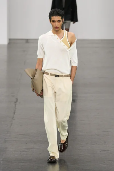 Look 48